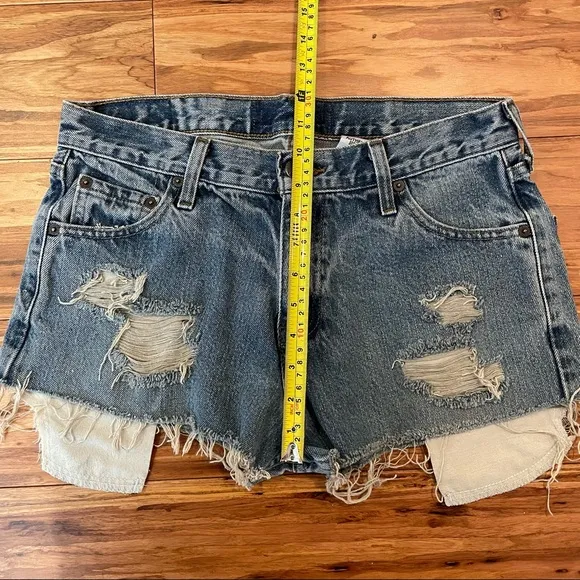Vintage Levi’s 550 High Waist Wedgie Jean Shorts