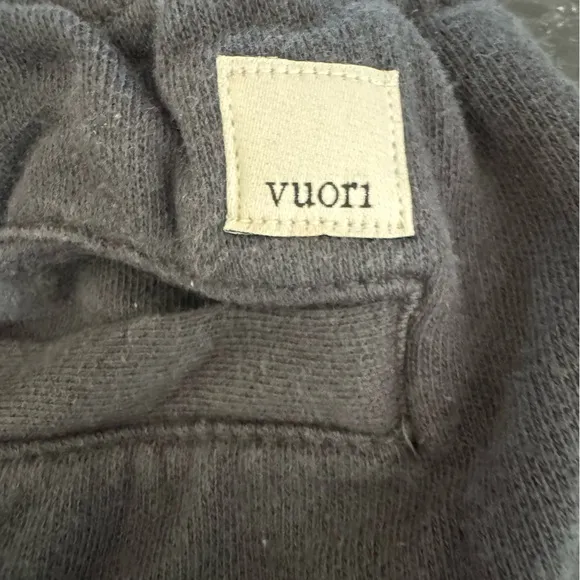 VUORI faded black super comfy sweat shirts with pockets and drawstring 🖤zoom in