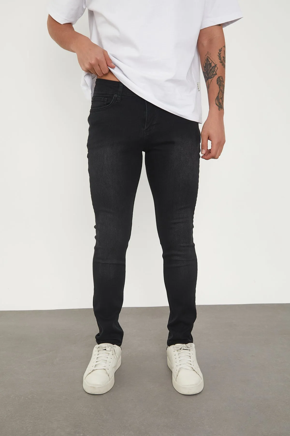 Wolfe Denim Slim Fit Jeans – Washed Black