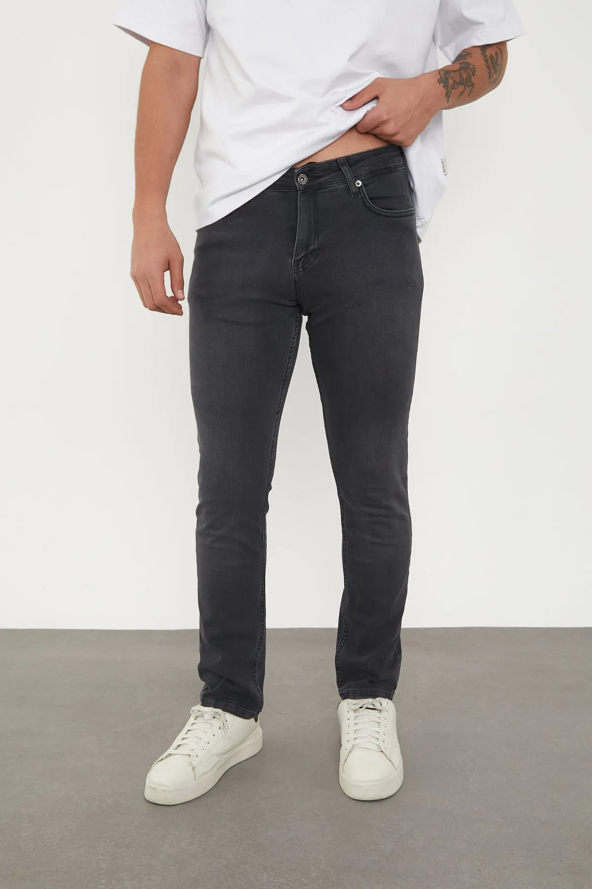Wolfe Denim Slim Fit Jeans – Washed Black