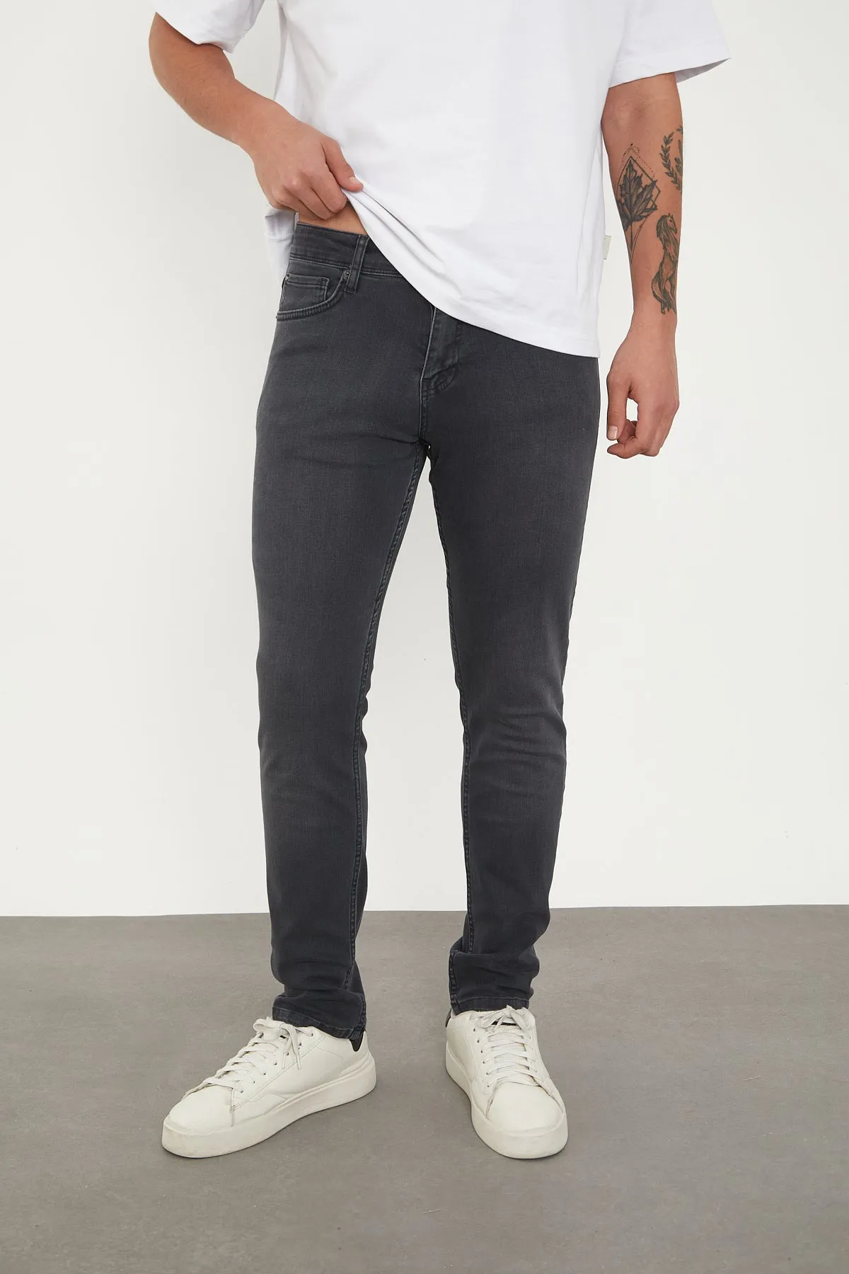 Wolfe Denim Slim Fit Jeans – Washed Black