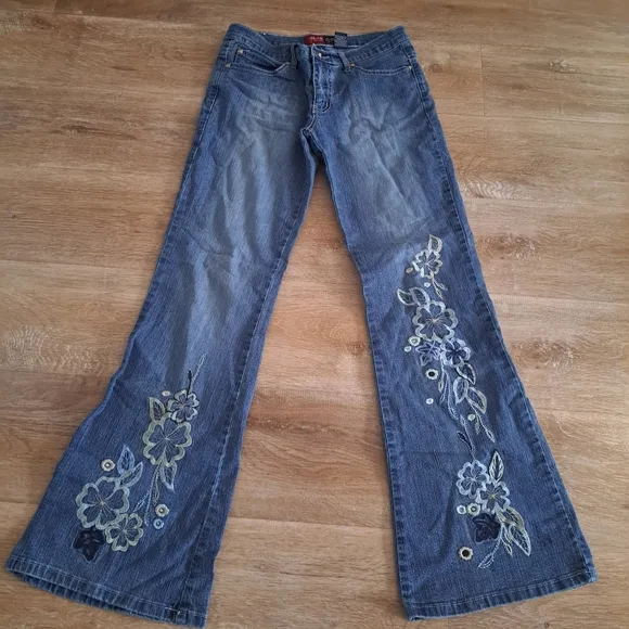 Younique Vintage Embroidered Blue Denim Bell Bottoms Jeans Size 7