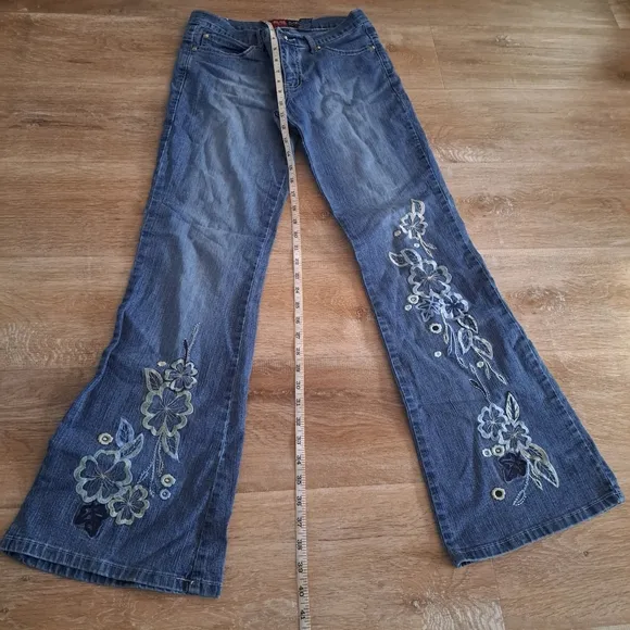 Younique Vintage Embroidered Blue Denim Bell Bottoms Jeans Size 7