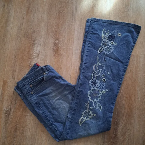 Younique Vintage Embroidered Blue Denim Bell Bottoms Jeans Size 7